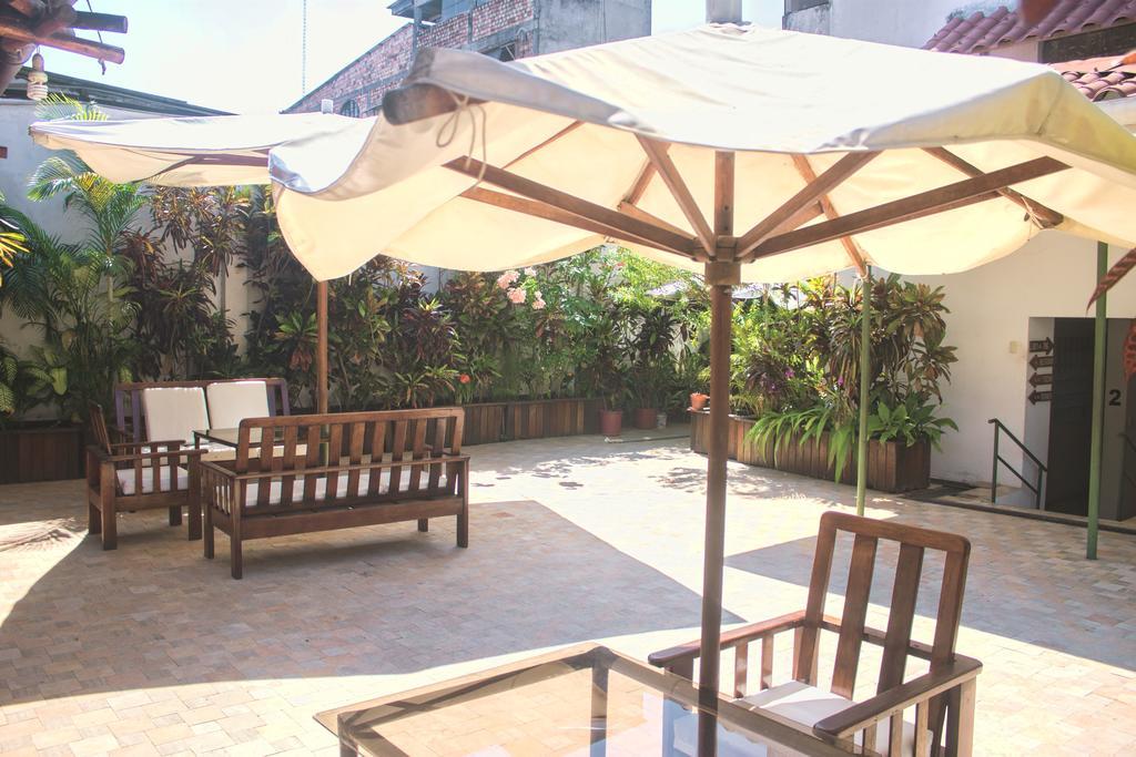 Amazon Hotel Iquitos Exterior foto
