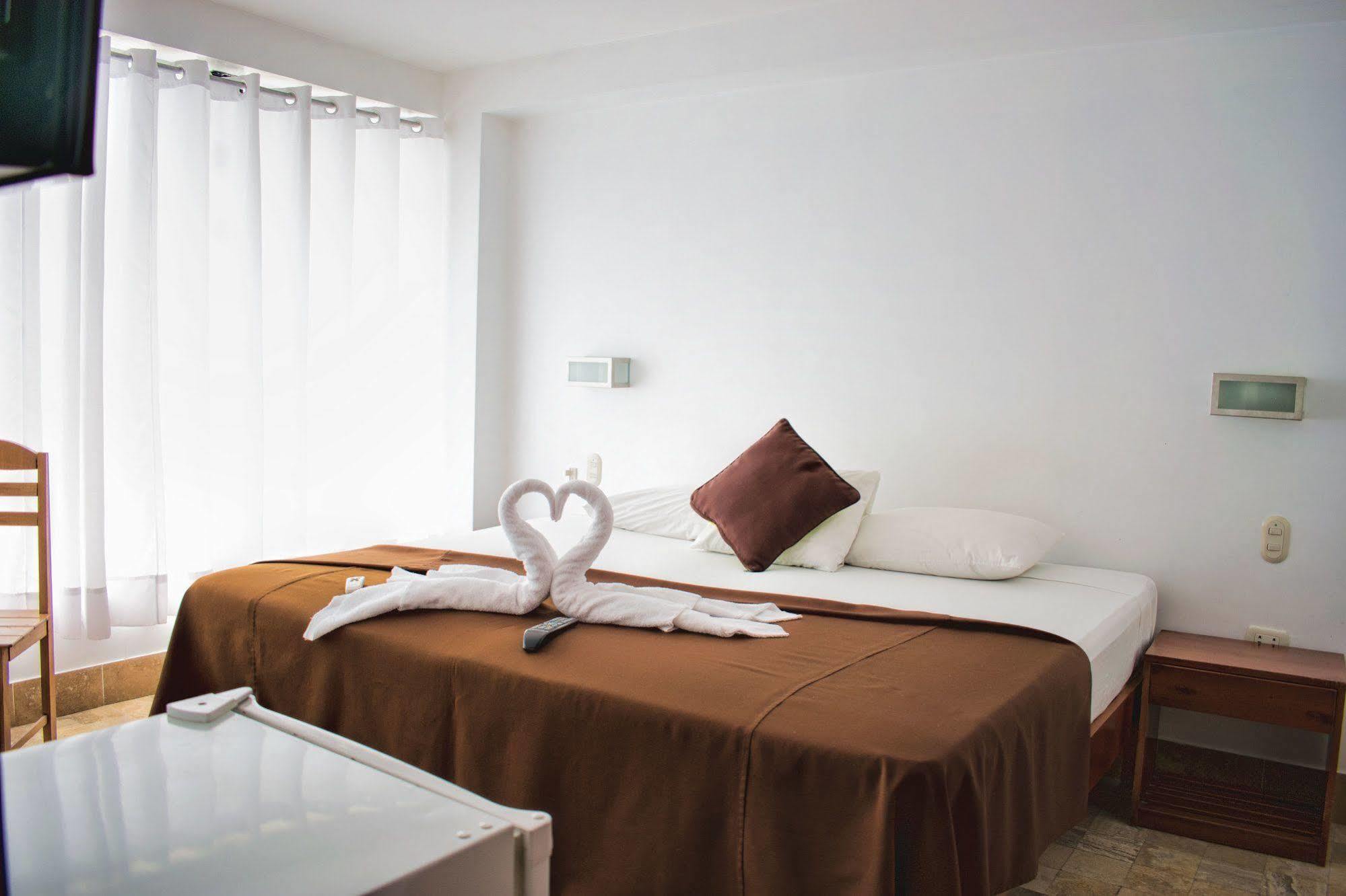 Amazon Hotel Iquitos Exterior foto