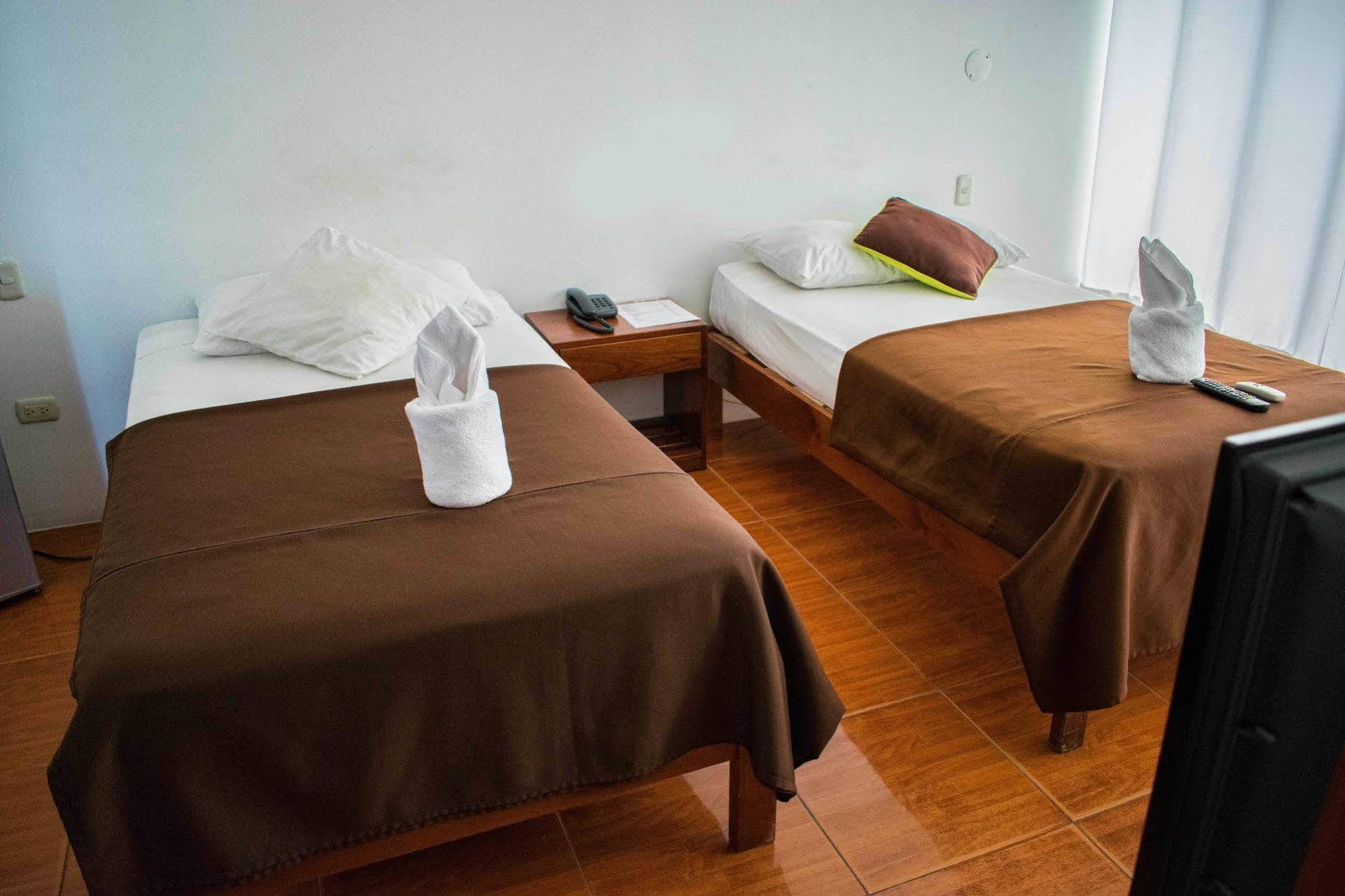 Amazon Hotel Iquitos Exterior foto