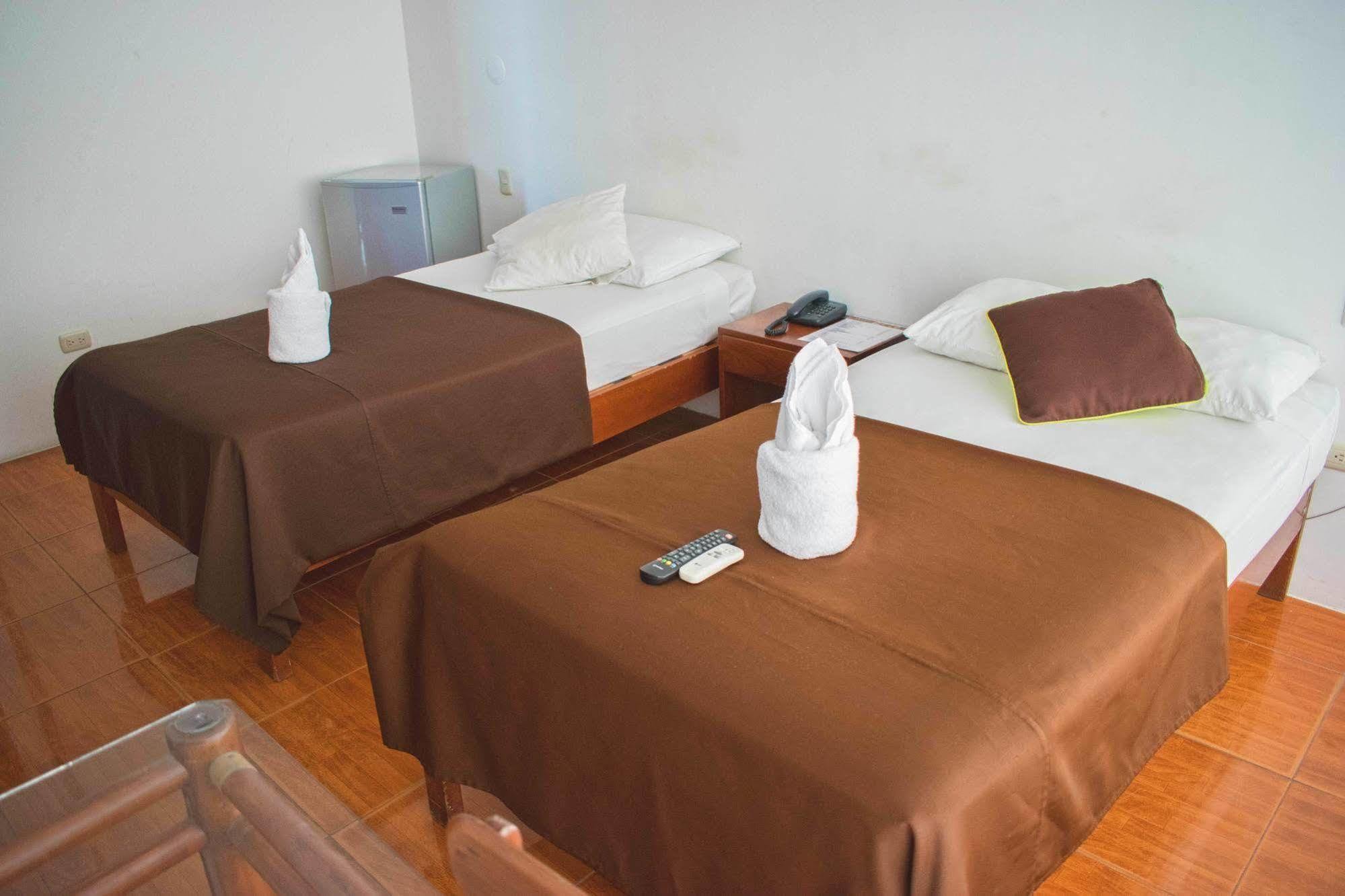 Amazon Hotel Iquitos Exterior foto