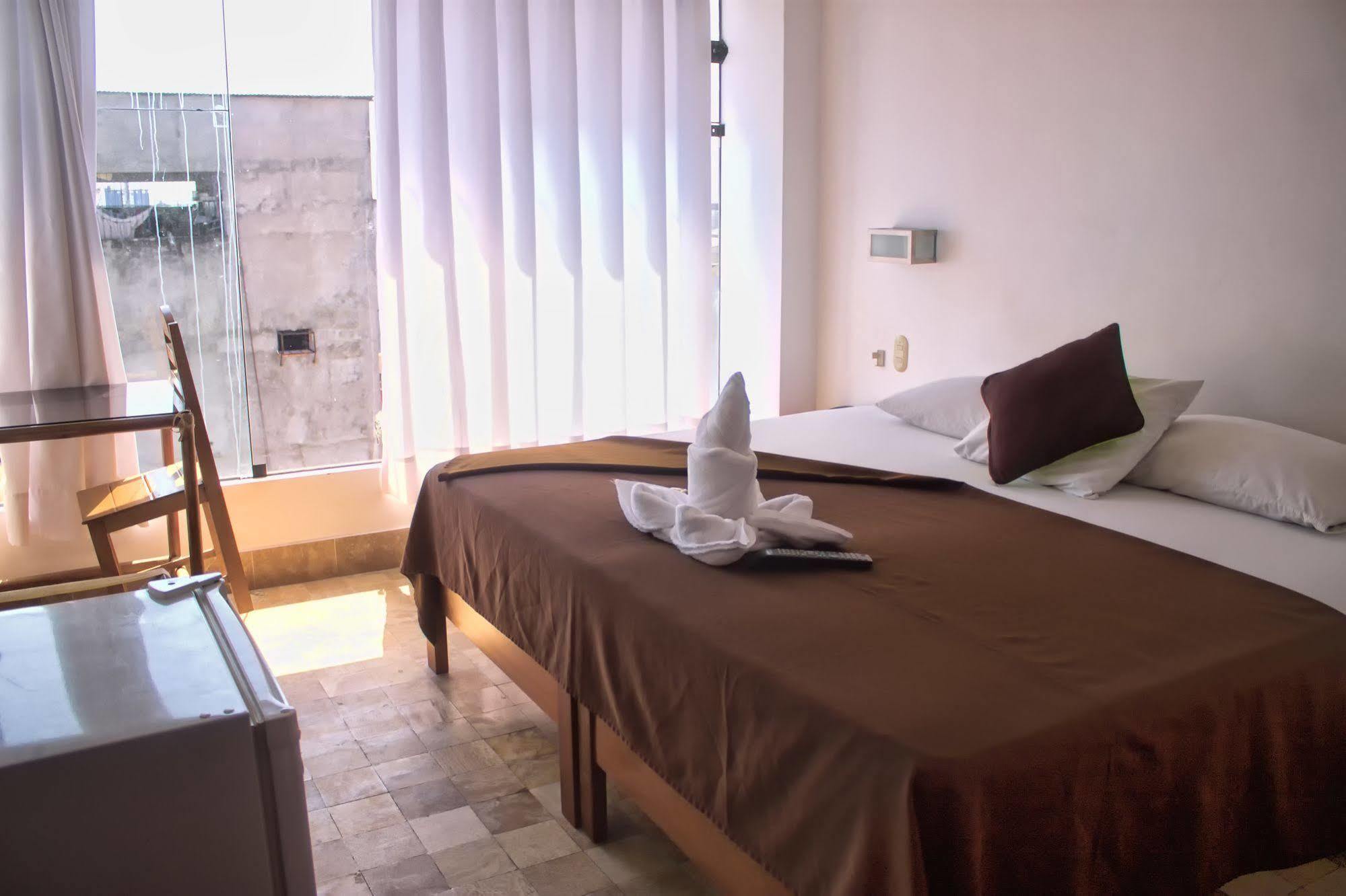 Amazon Hotel Iquitos Exterior foto