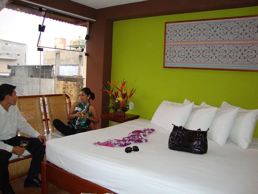 Amazon Hotel Iquitos Exterior foto